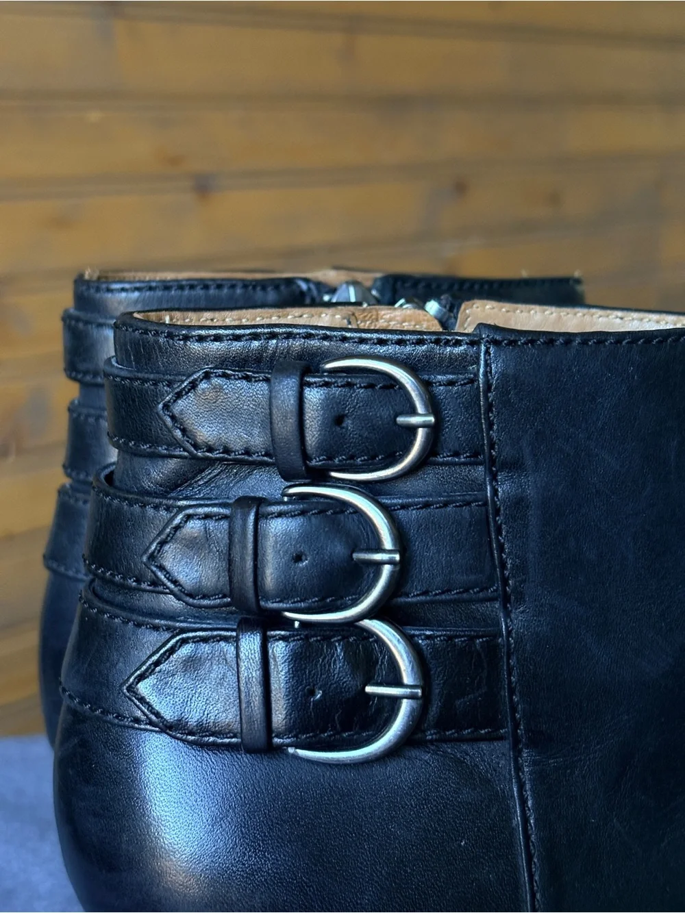 Clarks Artisan Fernwood Lake Black Leather Triple Buckle Booties 7.5 Like New